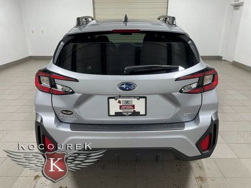 Used 2025 Subaru Crosstrek 2.0i Premium image 5