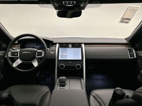 Used 2025 Land Rover Discovery S AWD/4WD image 5