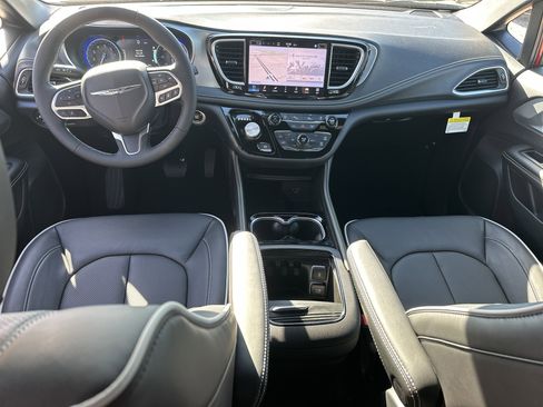 New 2026 Chrysler Pacifica Limited FWD image 19
