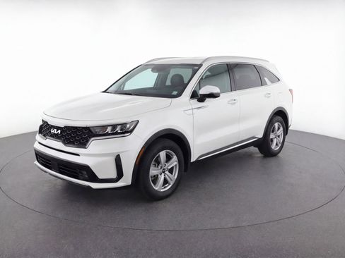 Used 2023 Kia Sorento LX image 3