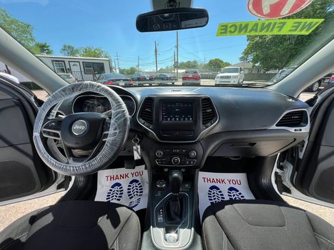 Used 2019 Jeep Cherokee Latitude w/ Popular Appearance Group image 27