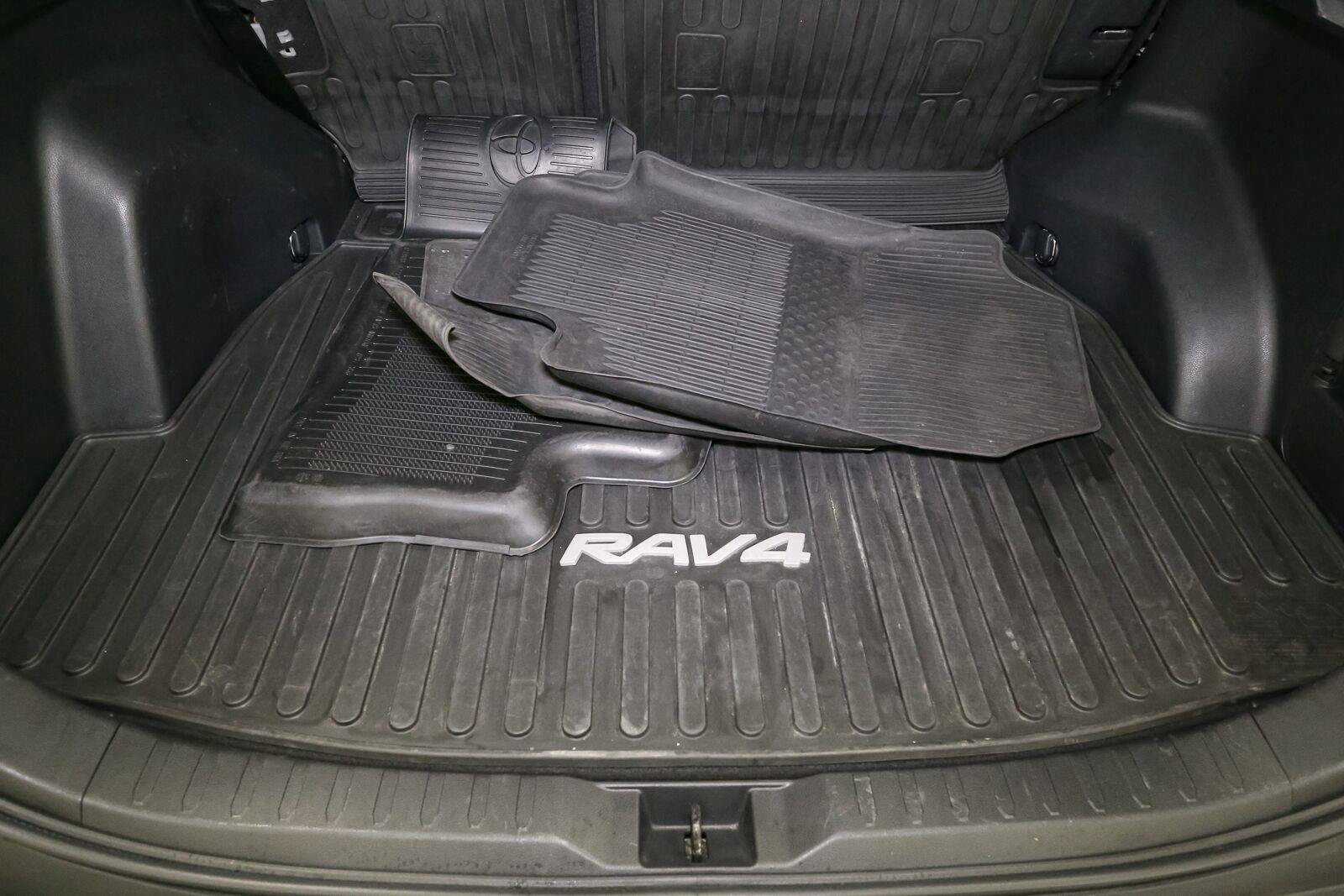 Used 2021 Toyota RAV4 XLE AWD/4WD image 13