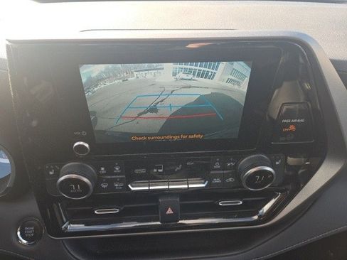 Used 2023 Toyota Highlander XLE image 7