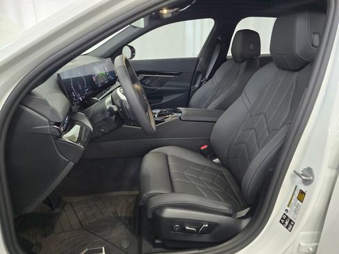 Used 2026 BMW 530i xDrive w/ Premium Package image 13