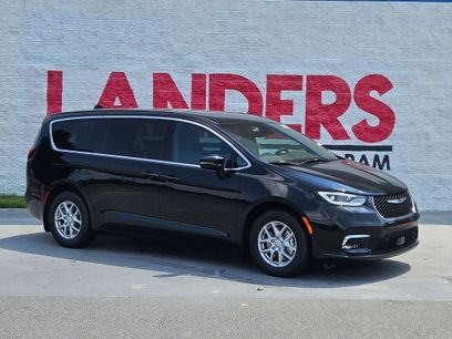 New 2026 Chrysler Pacifica Select