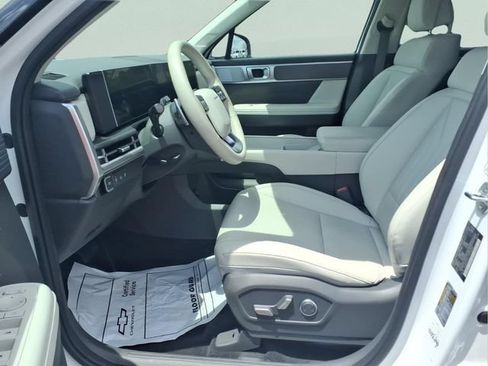 Used 2026 Hyundai Santa Fe SEL FWD image 19