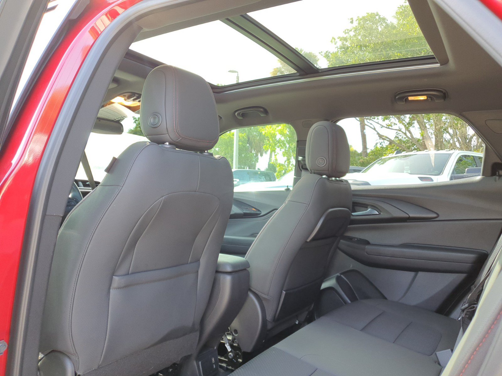Used 2021 Chevrolet TrailBlazer RS w/ Sun and Liftgate Package FWD image 10