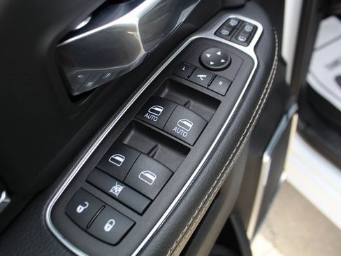 Used 2024 RAM 2500 Laramie image 12