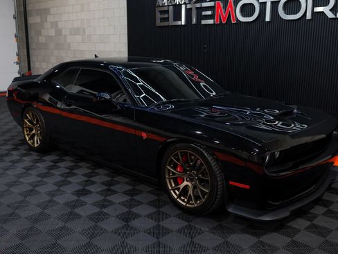 Used 2016 Dodge Challenger SRT Hellcat RWD image 10