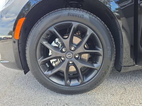 New 2026 Chrysler Pacifica Limited w/ S Appearance Package FWD image 30