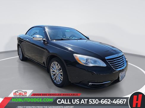 Used 2013 Chrysler 200 Limited FWD image 1