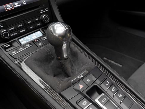 Used 2020 Porsche 718 Boxster Spyder RWD image 33