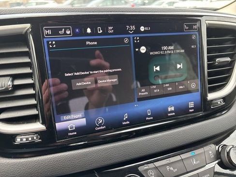 Used 2023 Chrysler Pacifica Touring-L image 21