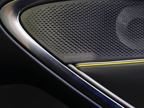 Used 2023 McLaren Artura RWD image 27