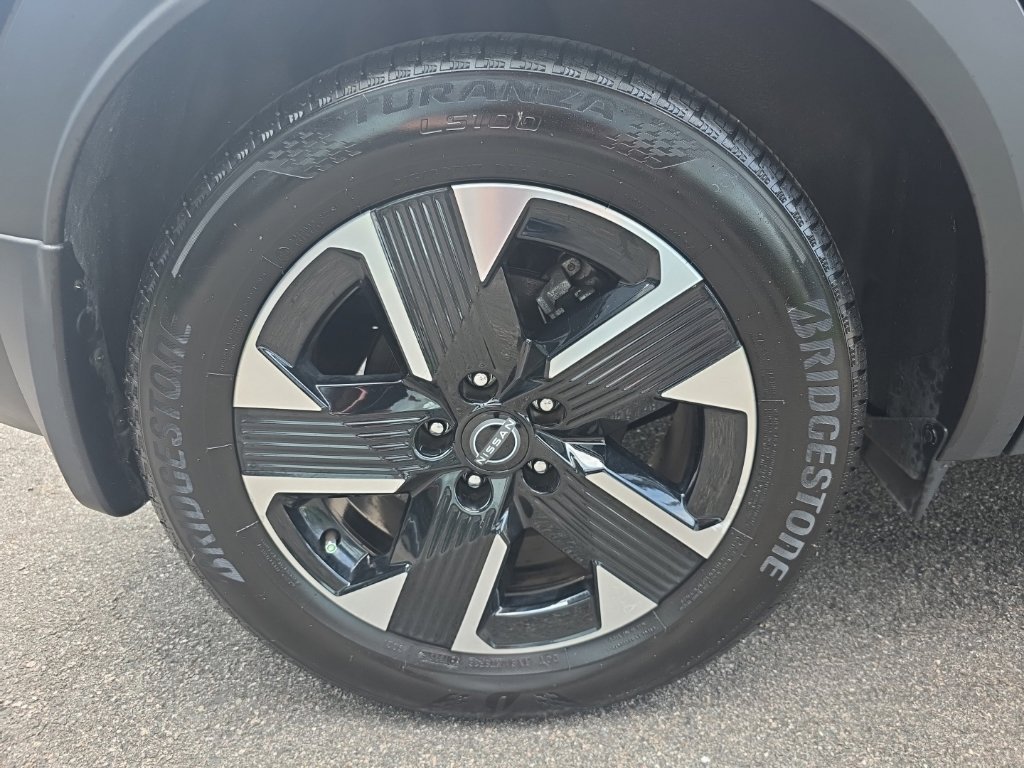 Certified 2025 Nissan Kicks SV AWD/4WD image 22