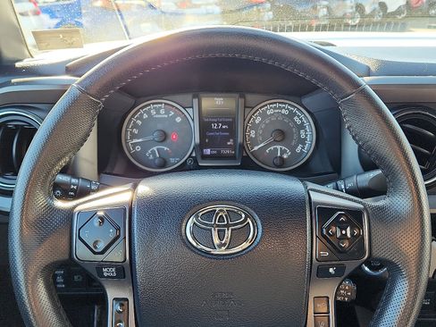 Used 2018 Toyota Tacoma 2WD Double Cab image 18