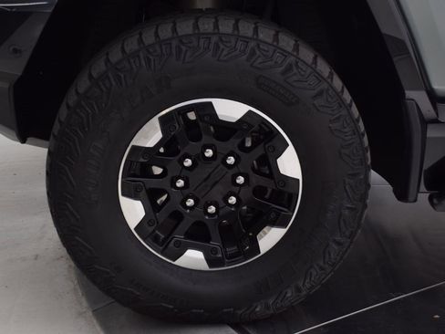 Used 2024 GMC Hummer EV 3X w/ Extreme Off-Road Package image 9