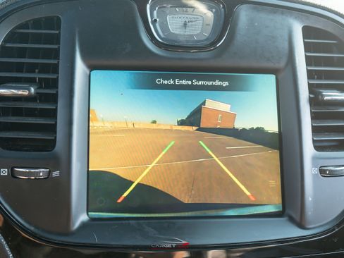 Used 2018 Chrysler 300 S w/ 300S Premium Group RWD image 29