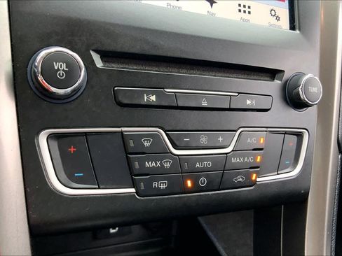 Used 2017 Ford Fusion SE w/ Equipment Group 201A FWD image 32