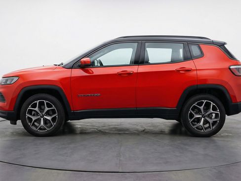 Used 2025 Jeep Compass Limited AWD/4WD image 5