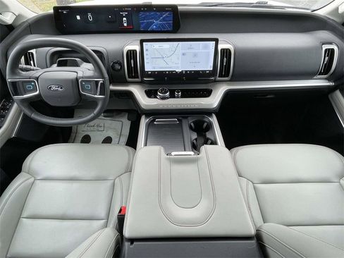 Used 2025 Ford Expedition Active image 11