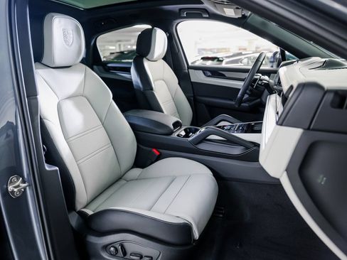 Certified 2026 Porsche Cayenne Coupe AWD/4WD image 28