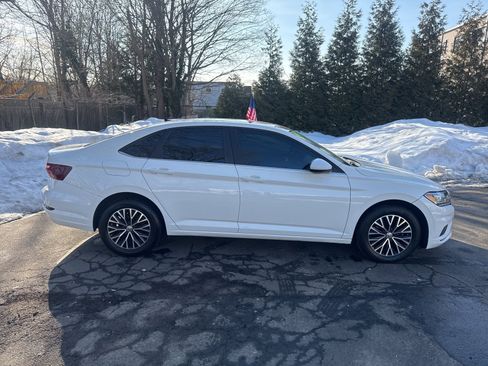Used 2019 Volkswagen Jetta SE w/ Cold Weather Package image 12