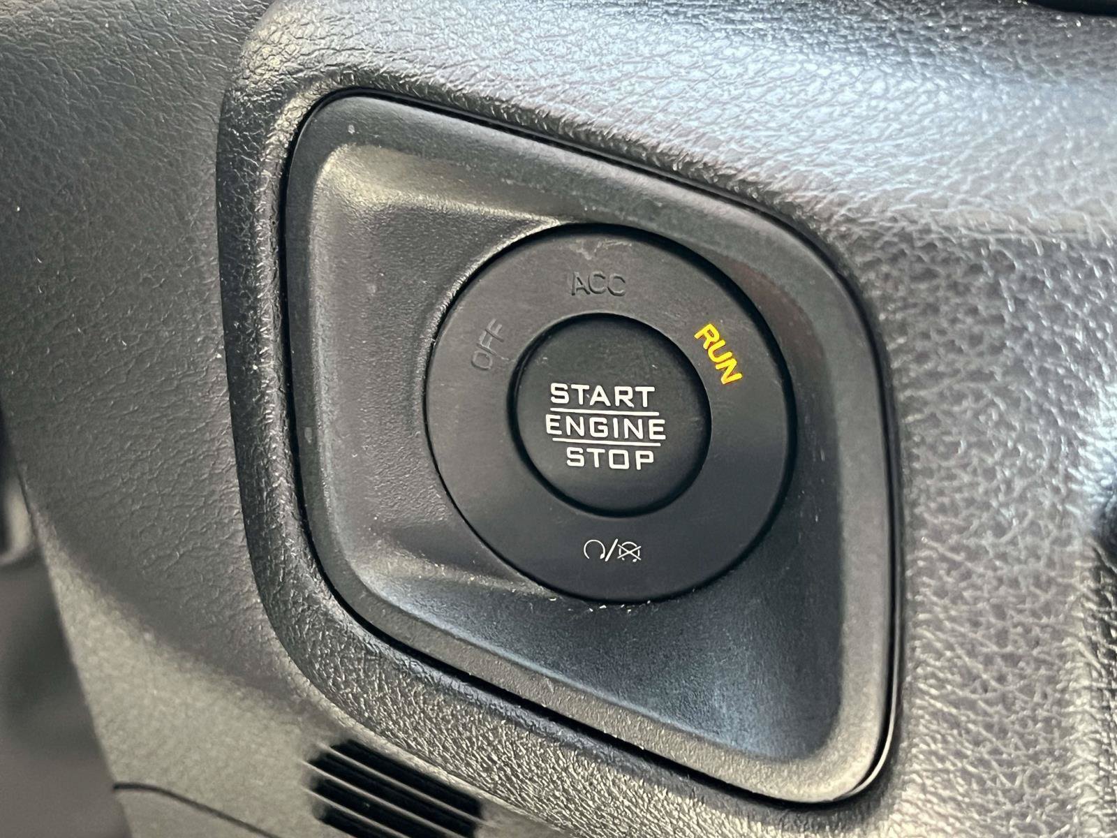 Used 2025 Jeep Gladiator Sport AWD/4WD image 35