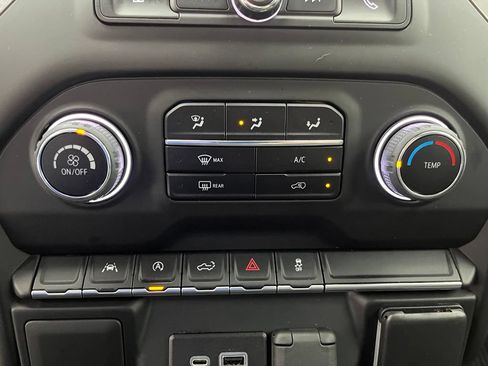 Used 2022 Chevrolet Silverado 1500 Custom AWD/4WD image 6