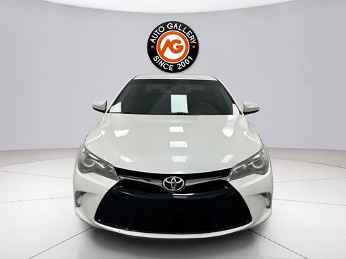 Used 2017 Toyota Camry SE FWD image 2