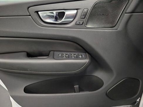 Used 2019 Volvo XC60 T5 R-Design image 24
