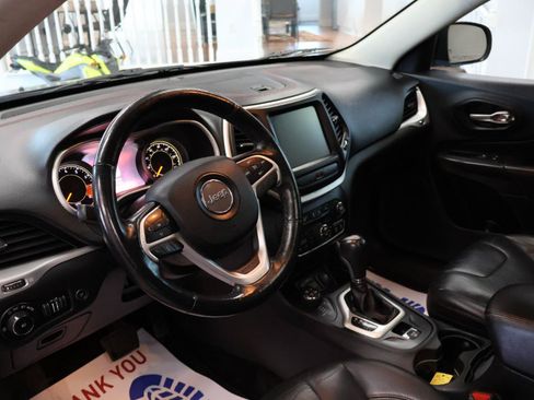 Used 2015 Jeep Cherokee Trailhawk w/ Leather Interior Group AWD/4WD image 10