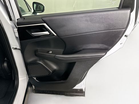 Used 2024 Mitsubishi Outlander SE AWD/4WD image 30