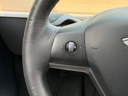 Used 2023 Tesla Model Y Long Range AWD/4WD image 44