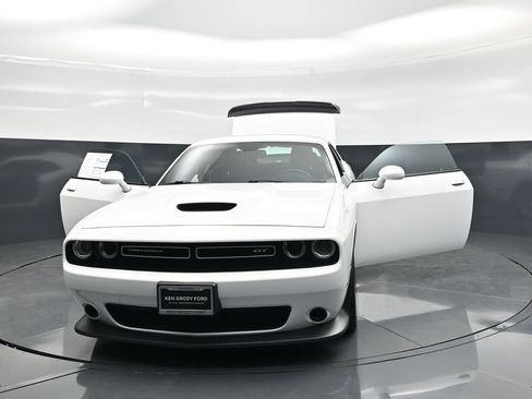 Used 2023 Dodge Challenger GT RWD image 27
