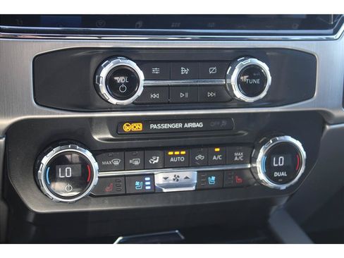 Used 2022 Ford F350 Platinum w/ FX4 Off-Road Package AWD/4WD image 31