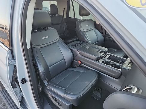 Used 2025 Ford Expedition Platinum AWD/4WD image 39
