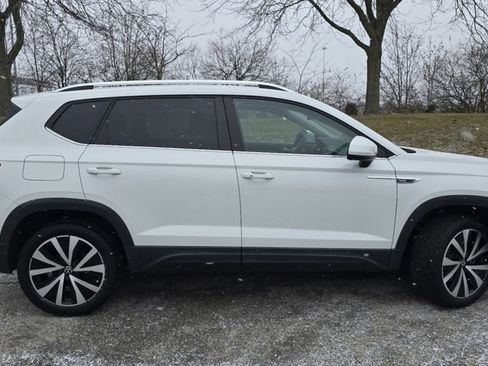 Used 2022 Volkswagen Taos SE w/ Panoramic Sunroof Package image 18