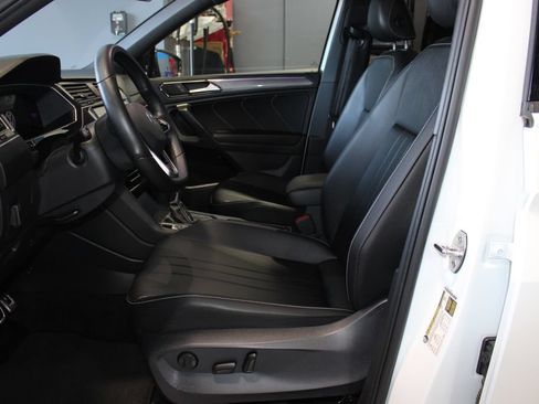 Used 2024 Volkswagen Tiguan SE R-Line AWD/4WD image 9