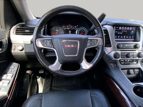 Used 2017 GMC Yukon XL SLT w/ Open Road Package RWD image 5