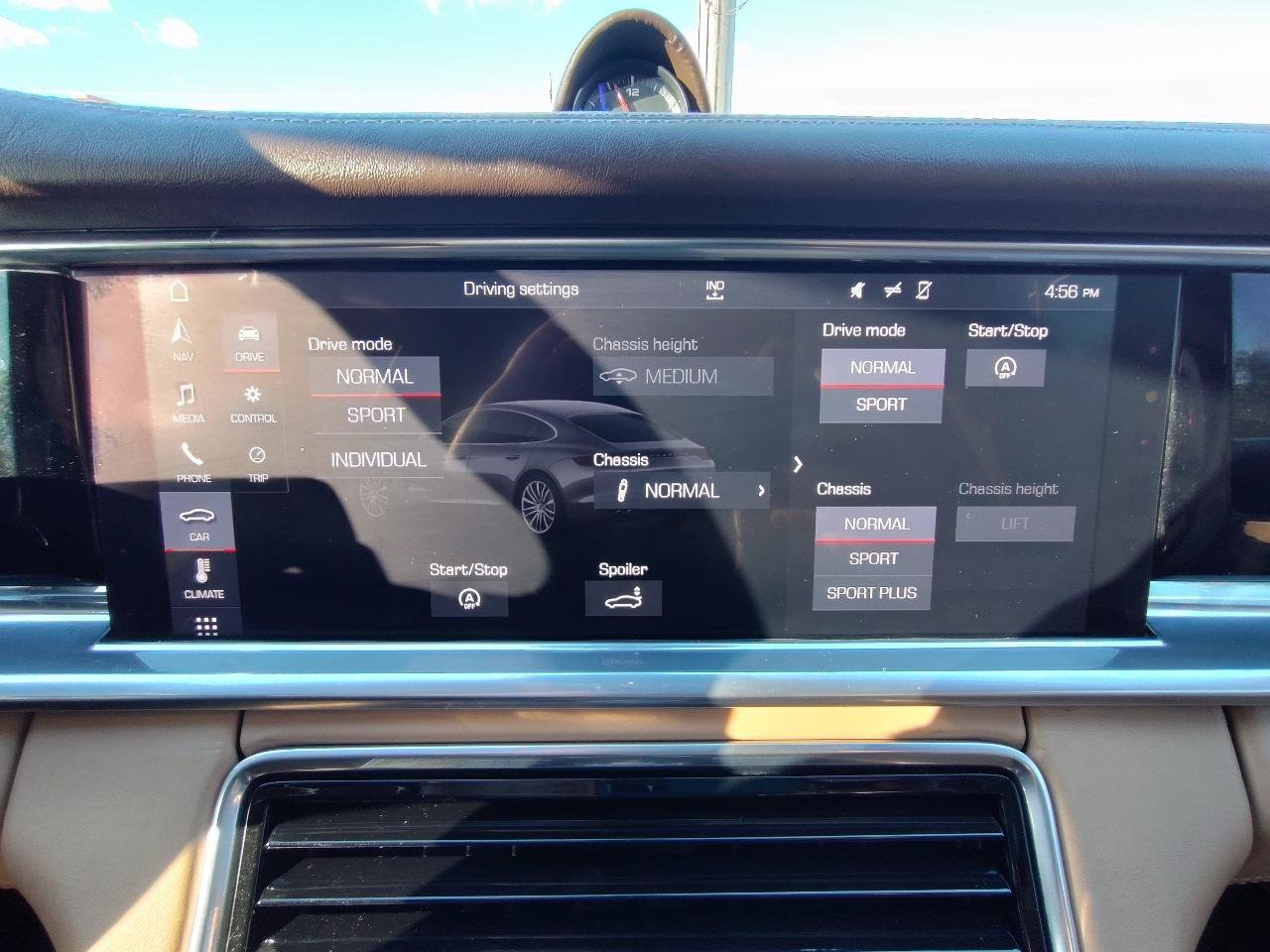 Used 2018 Porsche Panamera RWD image 30