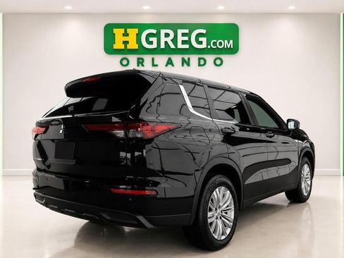 Used 2024 Mitsubishi Outlander ES FWD image 6