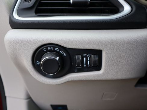 Used 2021 Chrysler Voyager LX w/ Cold Weather Group image 11