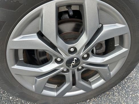 Used 2024 Kia Seltos LX AWD/4WD image 6