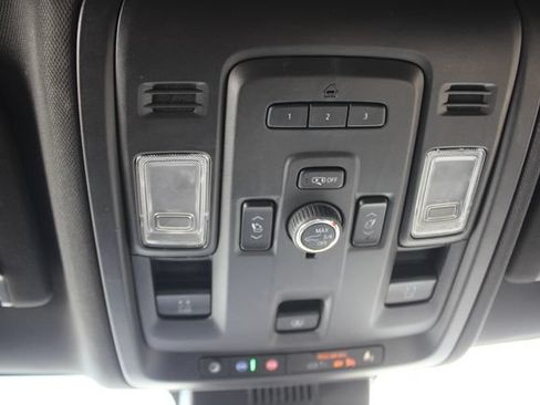 Used 2023 Chevrolet Suburban Z71 w/ Luxury Package AWD/4WD image 11