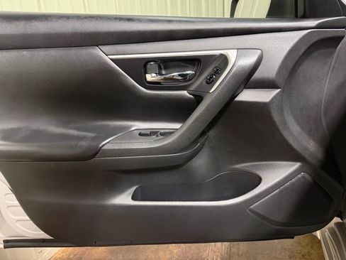 Used 2016 Nissan Altima 2.5 S w/ Power Driver Seat Package FWD image 12