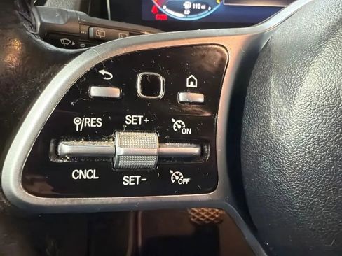 Used 2021 Mercedes-Benz GLB 250 4MATIC image 12