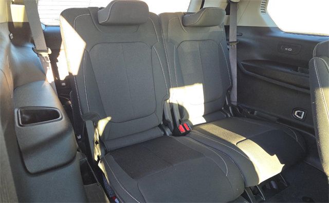 Used 2024 Jeep Grand Cherokee L Laredo w/ Luxury Tech Group I AWD/4WD image 16