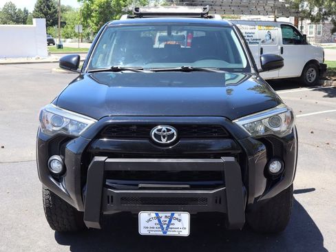 Used 2018 Toyota 4Runner SR5 AWD/4WD image 12