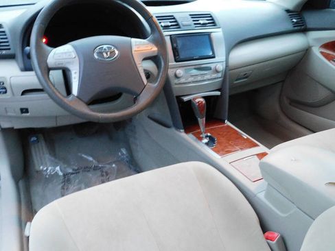 Used 2010 Toyota Camry XLE image 23